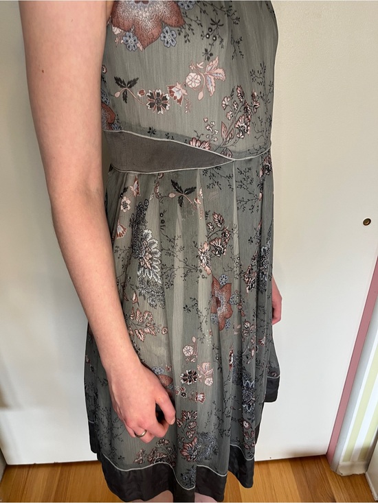 Cagliara Exchange Dresses & Skirts - Sleeveless Floral Midi Dress in Grey Silk